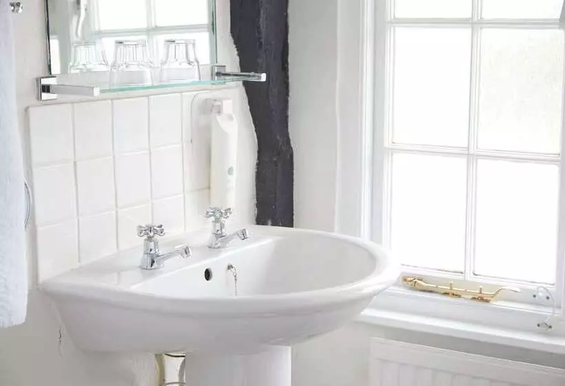 Bell Hotel & Inn By Greene King Inns