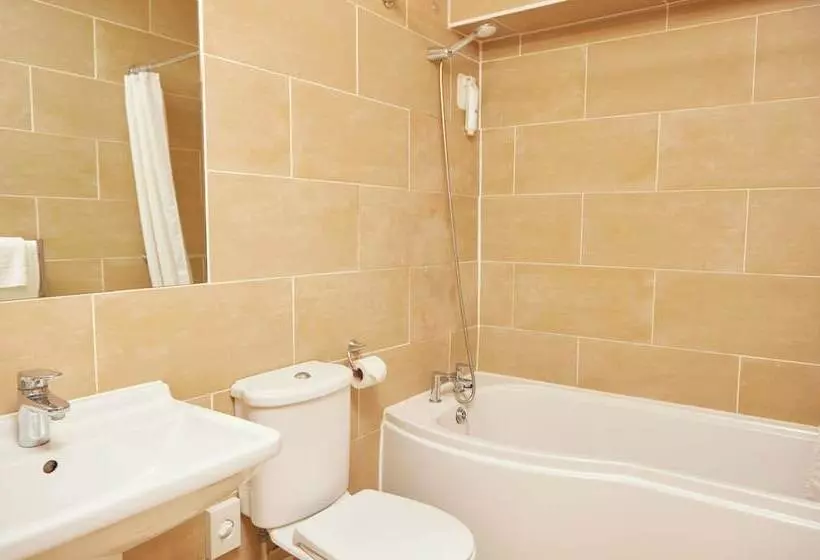 Bell Hotel & Inn By Greene King Inns