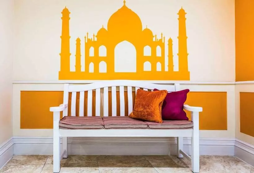 Отель Garner Reading City Centre By Ihg