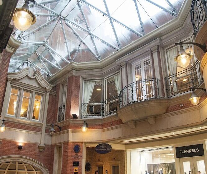 هتل Macdonald Burlington