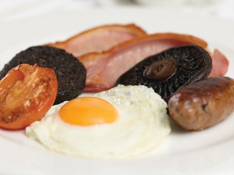 هتل Macdonald Burlington