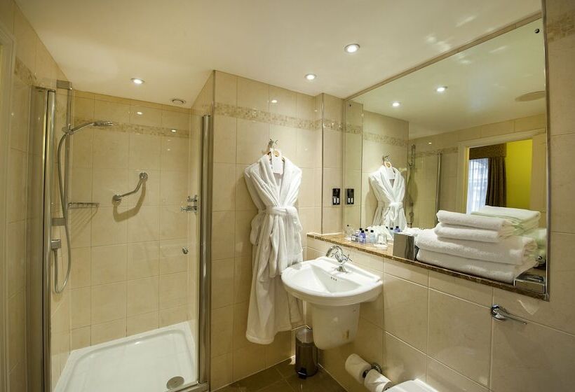 هتل Macdonald Burlington