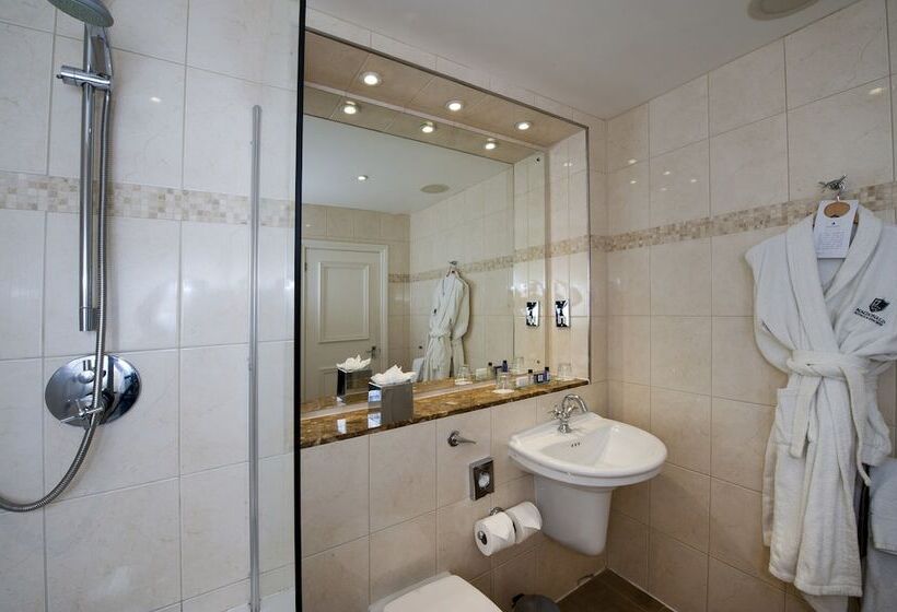 هتل Macdonald Burlington