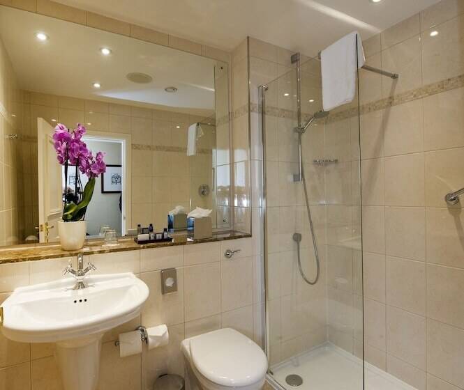 هتل Macdonald Burlington