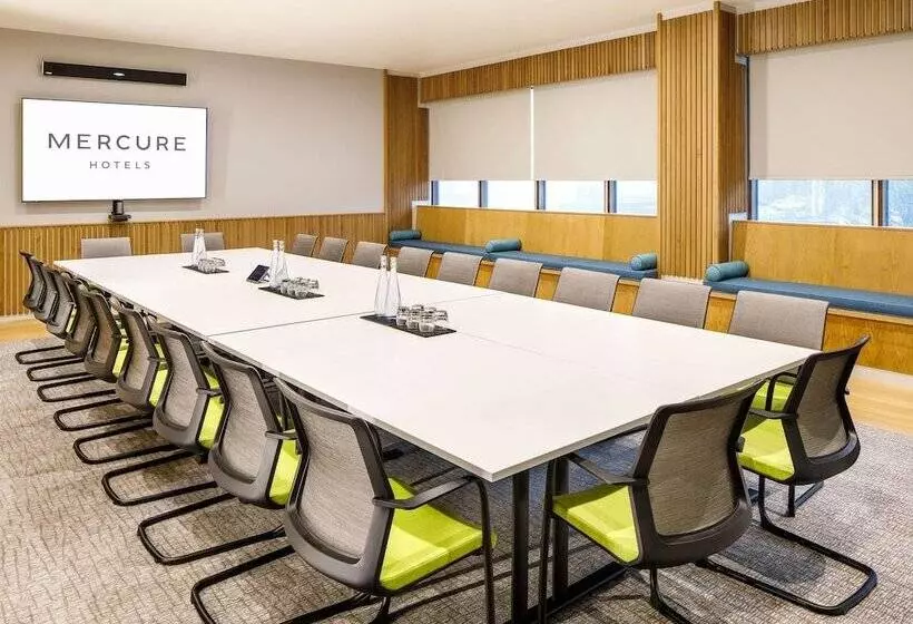 Отель Mercure Bedford Centre