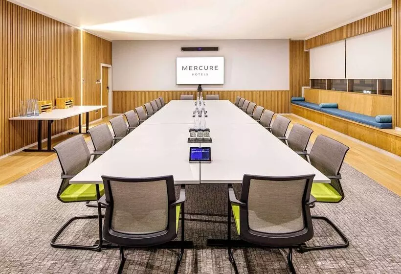 Отель Mercure Bedford Centre