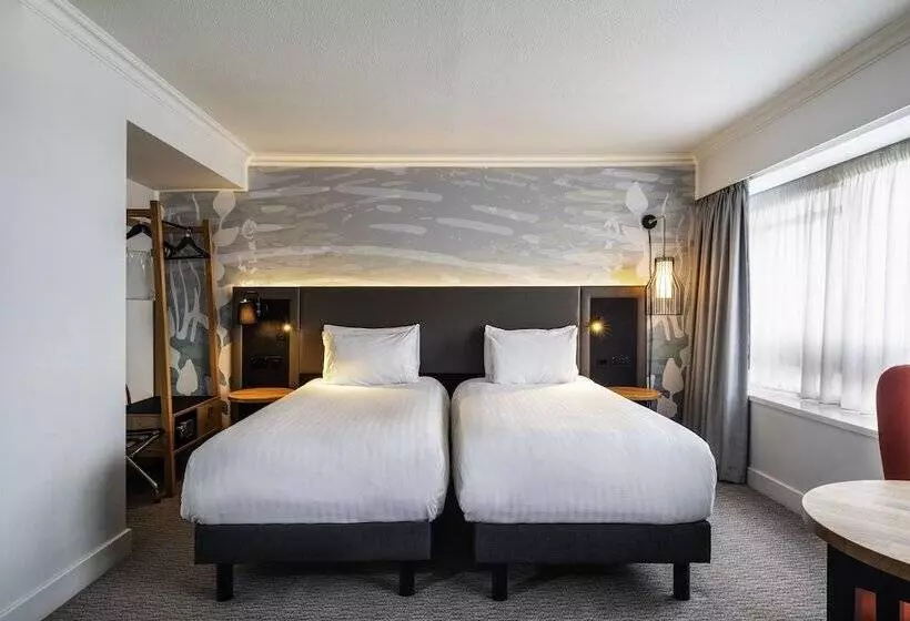 Отель Mercure Bedford Centre