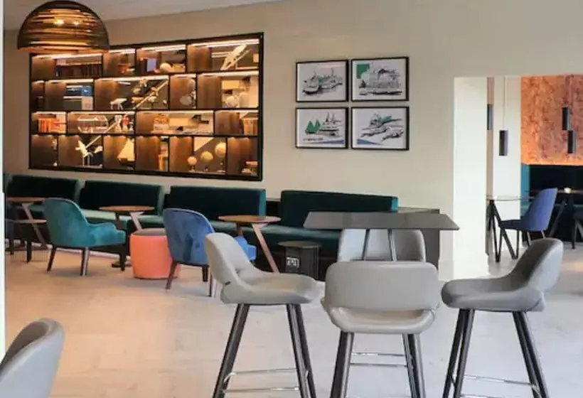 Отель Mercure Bedford Centre