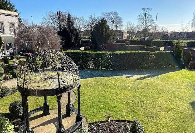 Отель Rossett Hall