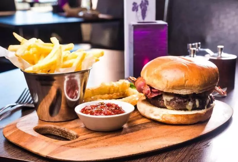 فندق Widnes Halton Everglades Park