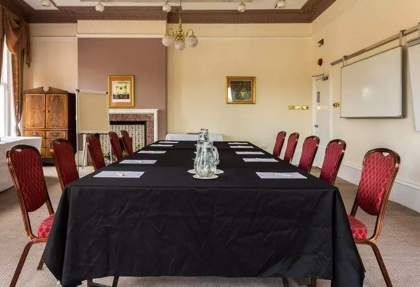 Отель The County