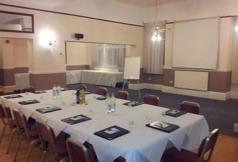 Отель The County