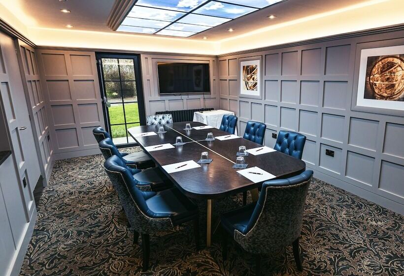 Отель The Fenwick