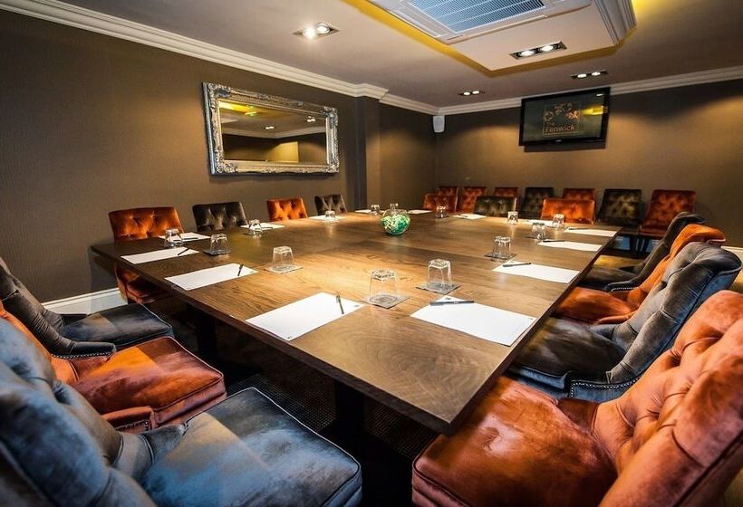 Отель The Fenwick