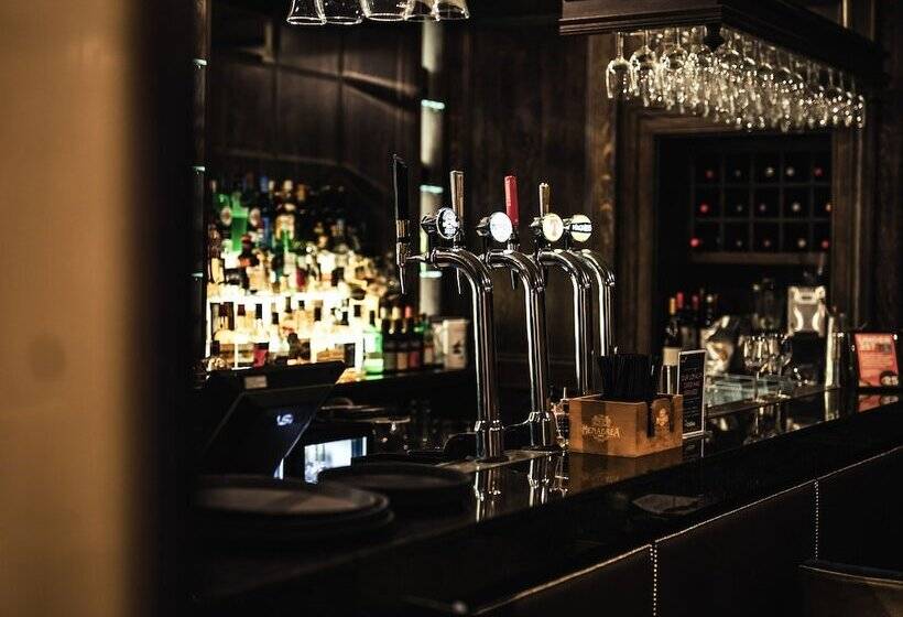 Отель The Fenwick