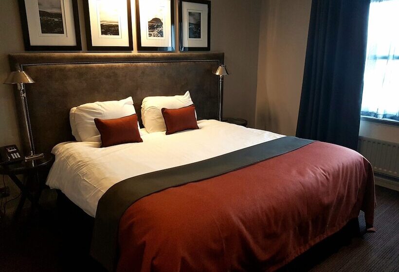 Отель The Fenwick