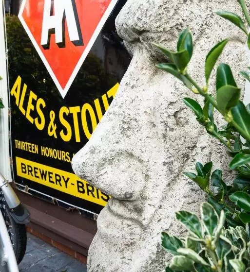 Hotel The Half Moon Inn And Country Lodge