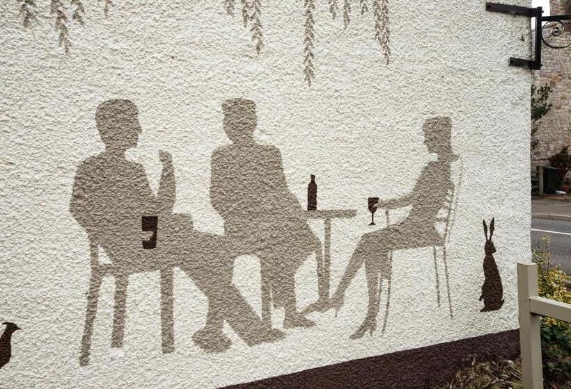 בית מלון כפרי The Half Moon Inn And Country Lodge