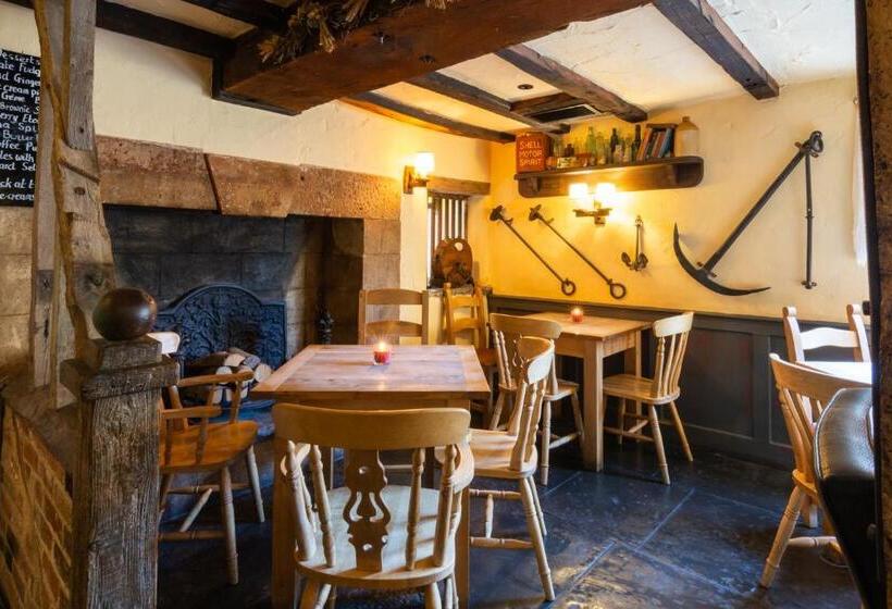 בית מלון כפרי The Half Moon Inn And Country Lodge