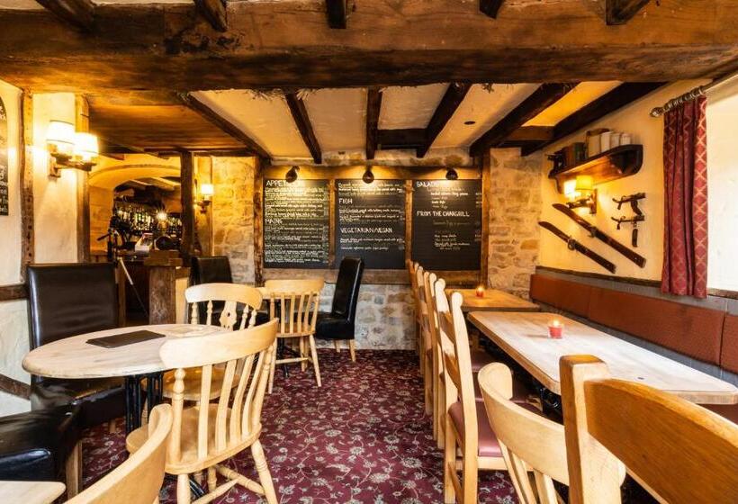 בית מלון כפרי The Half Moon Inn And Country Lodge