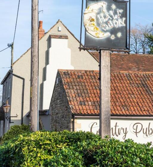 בית מלון כפרי The Half Moon Inn And Country Lodge