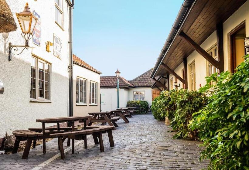 בית מלון כפרי The Half Moon Inn And Country Lodge