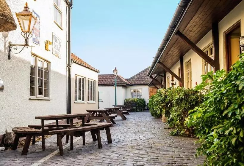 Hotel The Half Moon Inn And Country Lodge