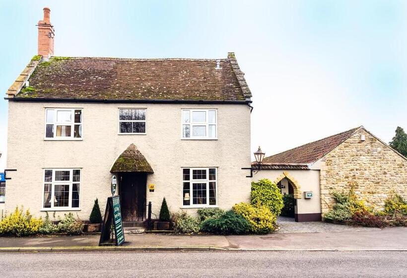 בית מלון כפרי The Half Moon Inn And Country Lodge