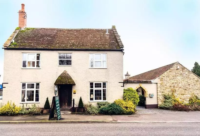 Hotel The Half Moon Inn And Country Lodge