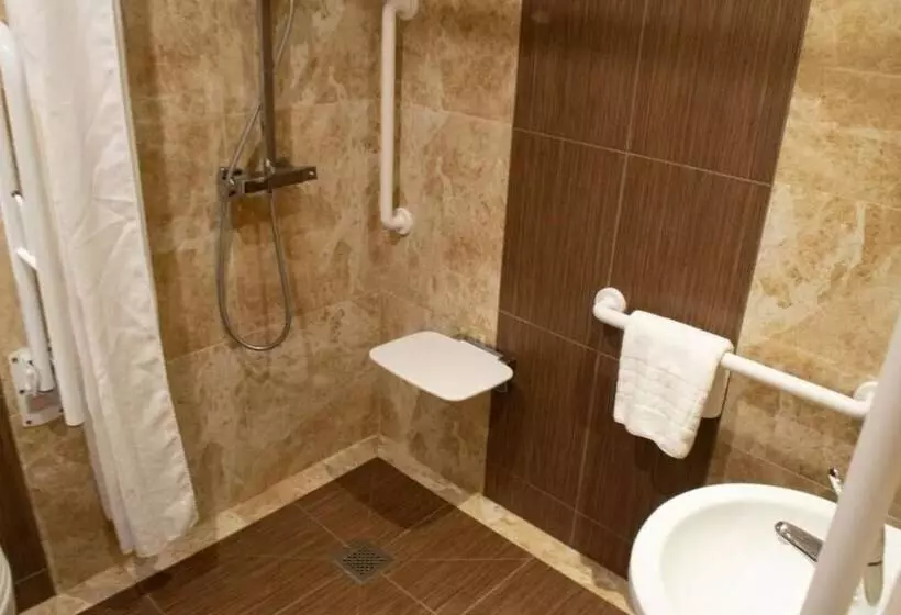 Отель Tong Park