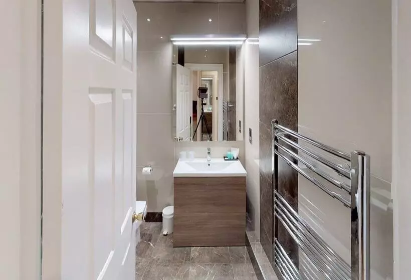 Отель Tong Park