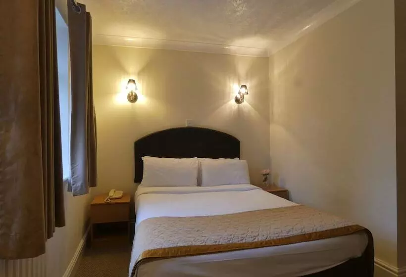 هتل Brook Marston Farm