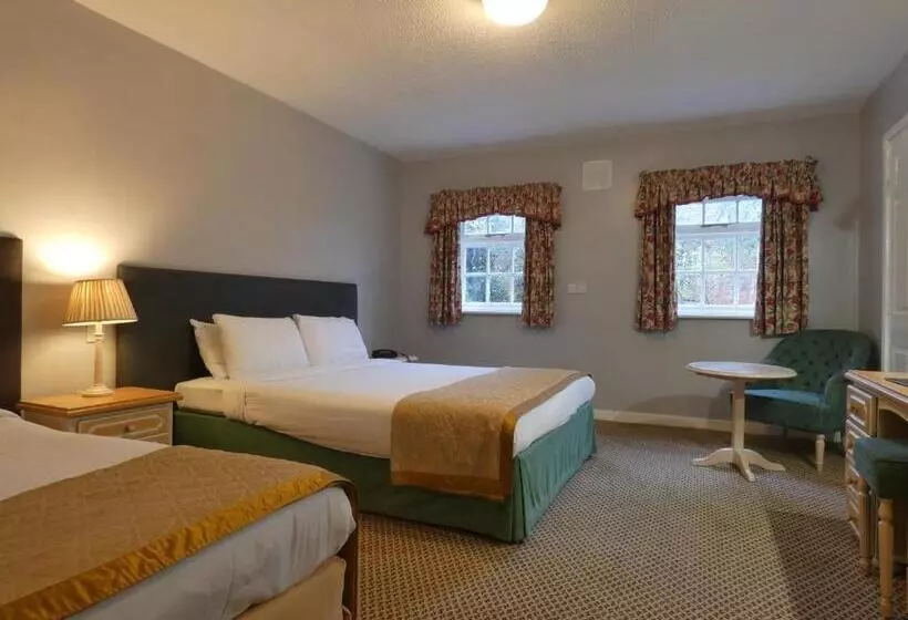 هتل Brook Marston Farm