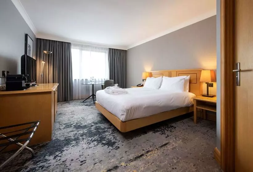 ホテル Doubletree By Hilton  Swindon