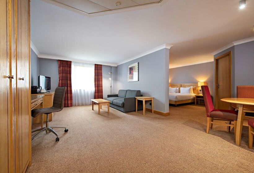 Szálloda Doubletree By Hilton  Swindon