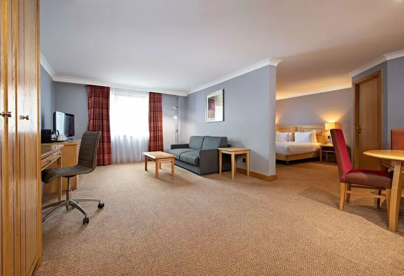 ホテル Doubletree By Hilton  Swindon