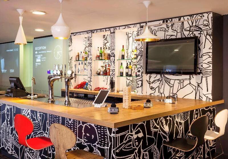 בית מלון כפרי Ibis London Barking