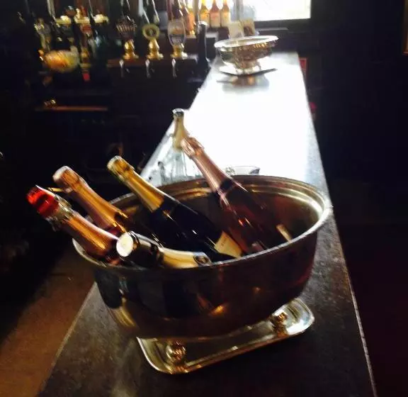 Отель Mermaid Inn