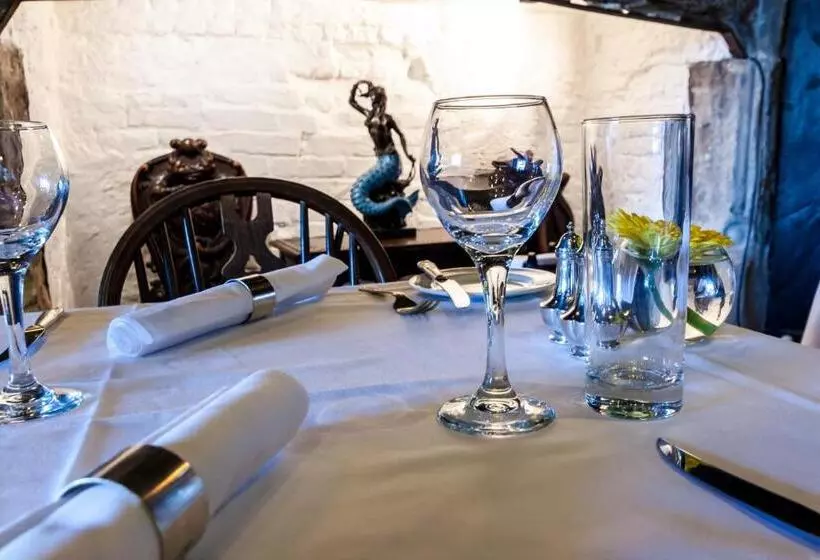 Отель Mermaid Inn