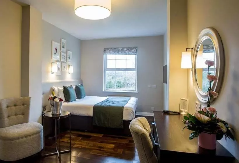 Отель Millbrook Lodge