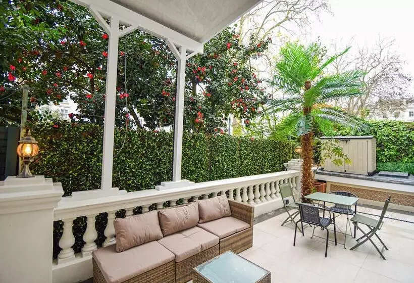 ホテル Pembridge Palace