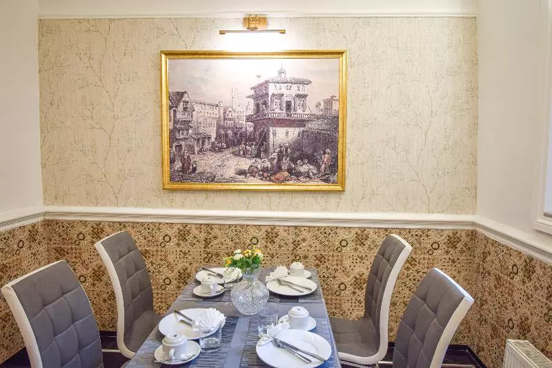 ホテル Pembridge Palace