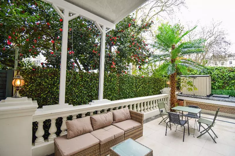 ホテル Pembridge Palace