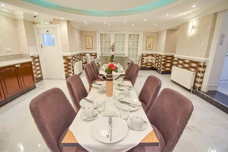 ホテル Pembridge Palace