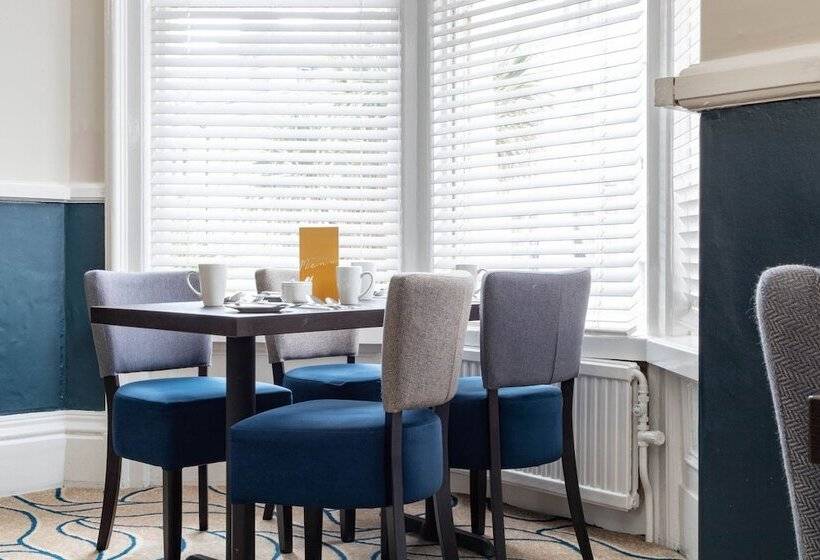 Отель The Marine