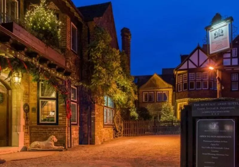 Отель The Montagu Arms