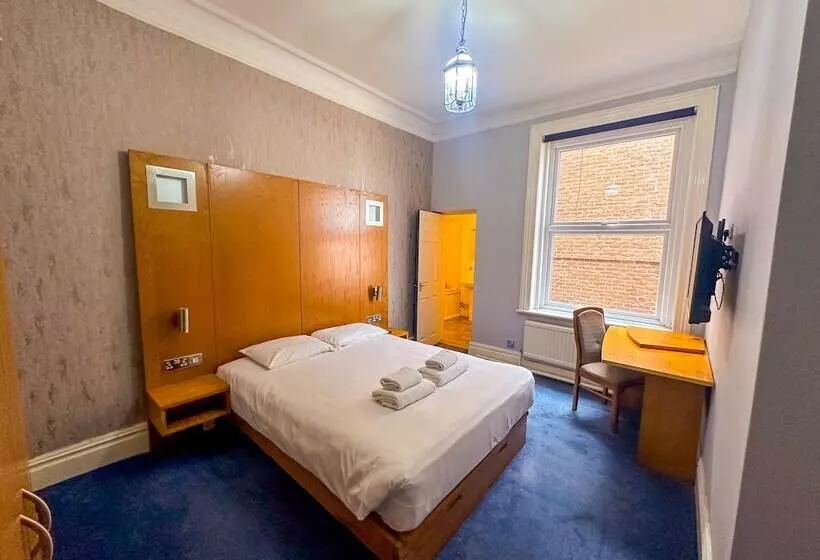 ホテル The New England