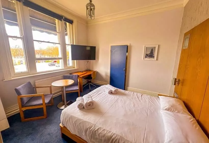 ホテル The New England