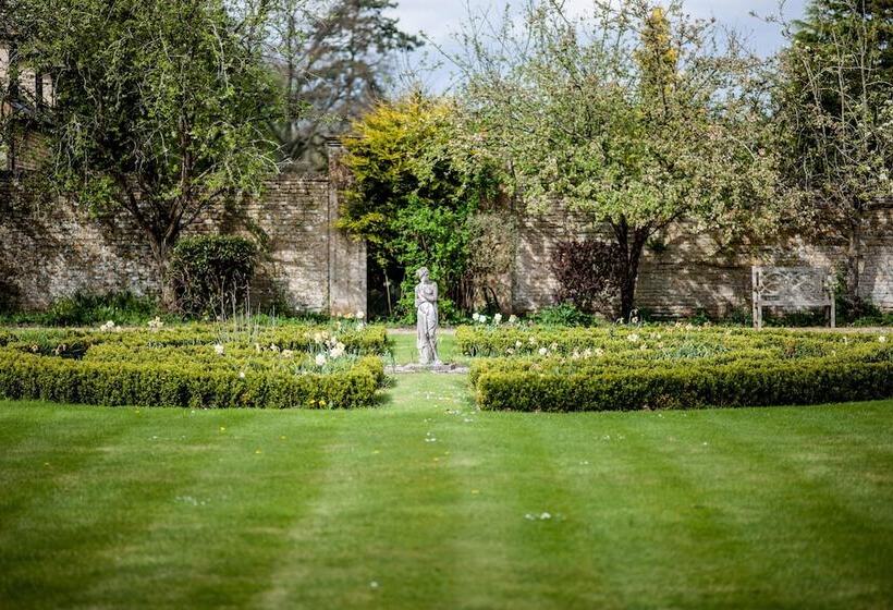 Отель The Slaughters Manor House