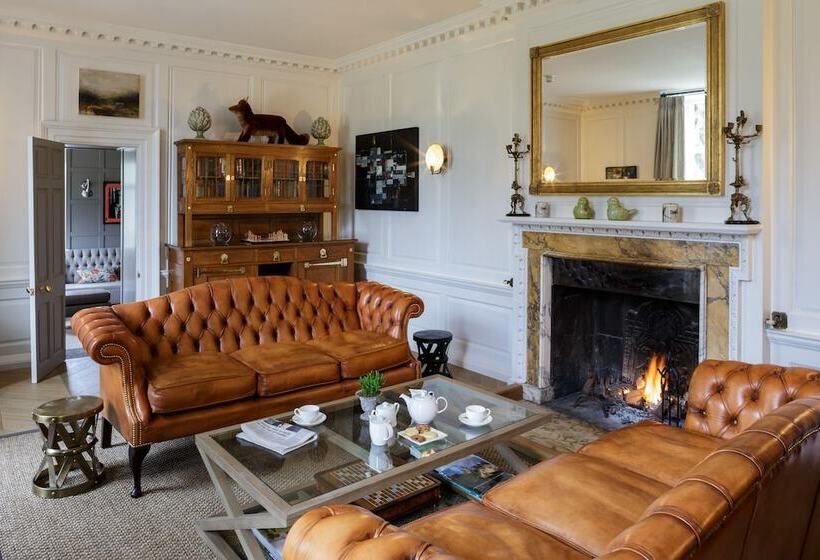 Отель The Slaughters Manor House